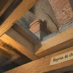 Chevêtre bois pour soutenir un conduit de cheminée, reprise de charge.